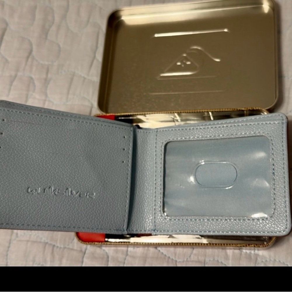 Men’s Quicksilver bi-fold wallet w/metal storage tin, brown/blue, NWT. - Picture 7 of 10